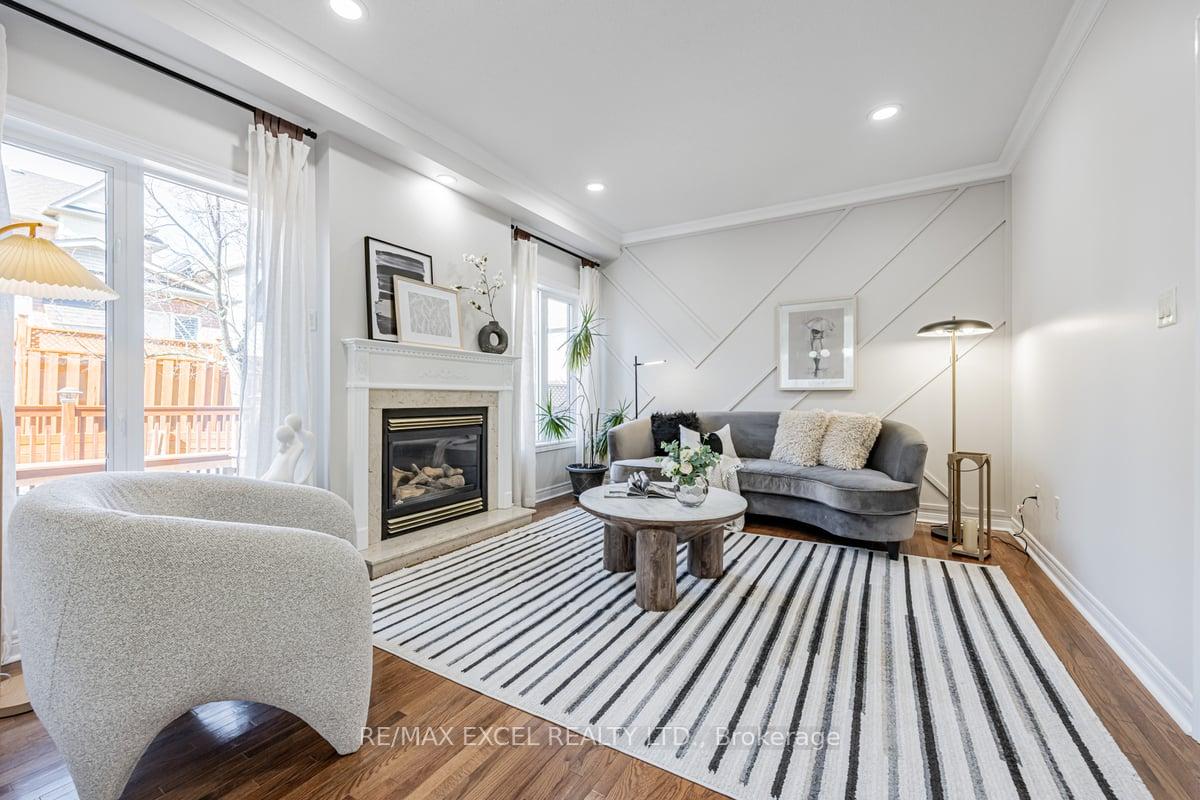 Photo 3 of 8 Weatherill Rd, Markham, Berczy — HOMEH