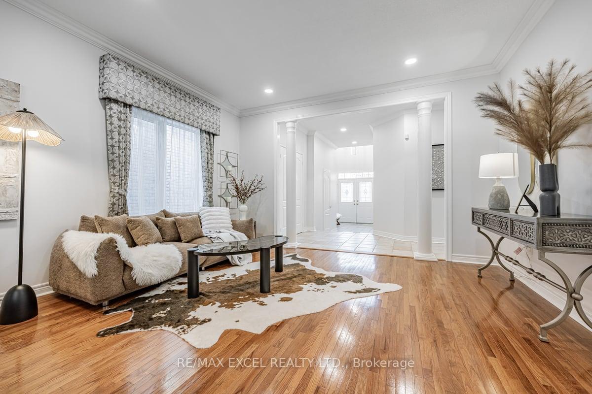 Photo 7 of 8 Weatherill Rd, Markham, Berczy — HOMEH