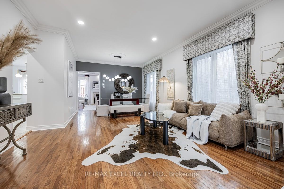 Photo 10 of 8 Weatherill Rd, Markham, Berczy — HOMEH