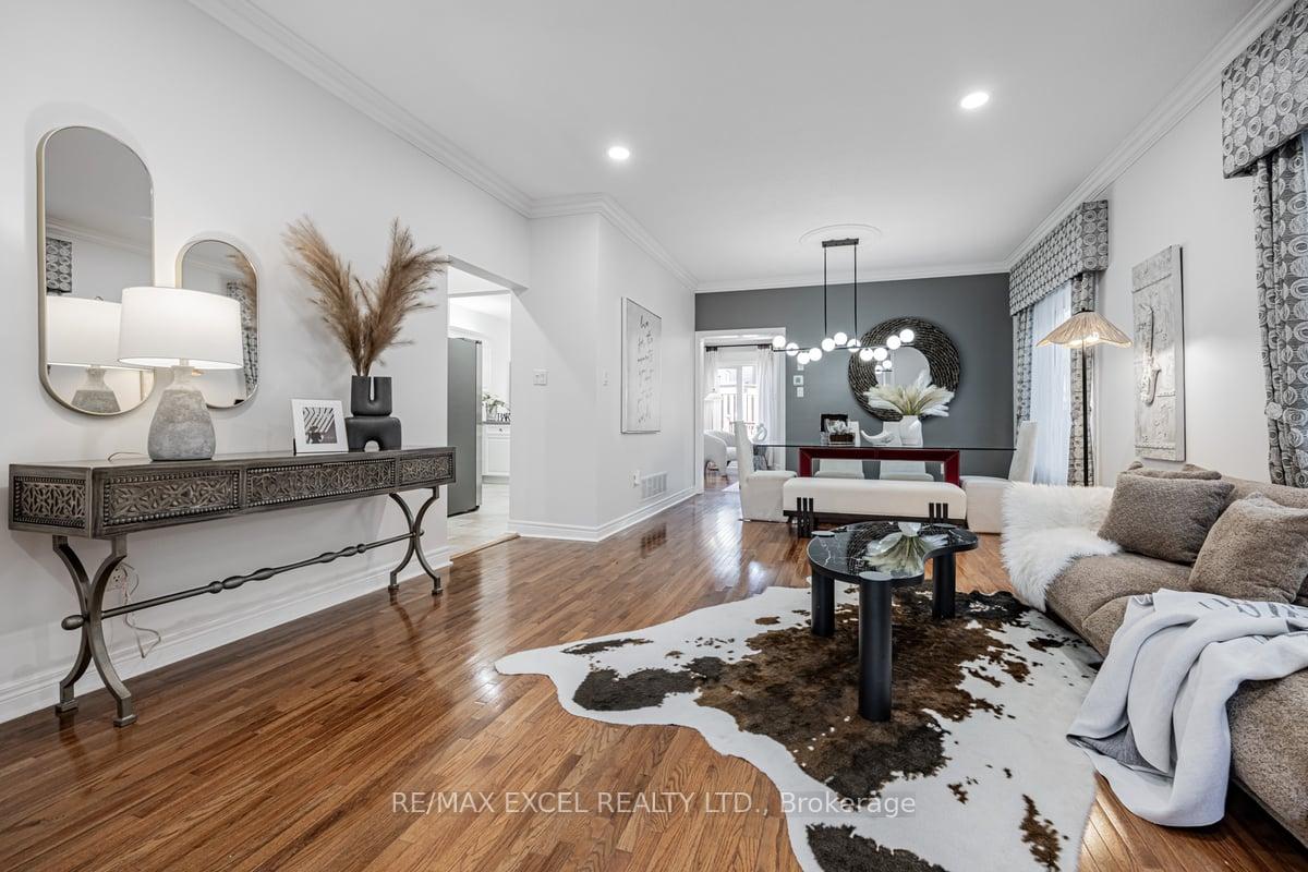 Photo 9 of 8 Weatherill Rd, Markham, Berczy — HOMEH