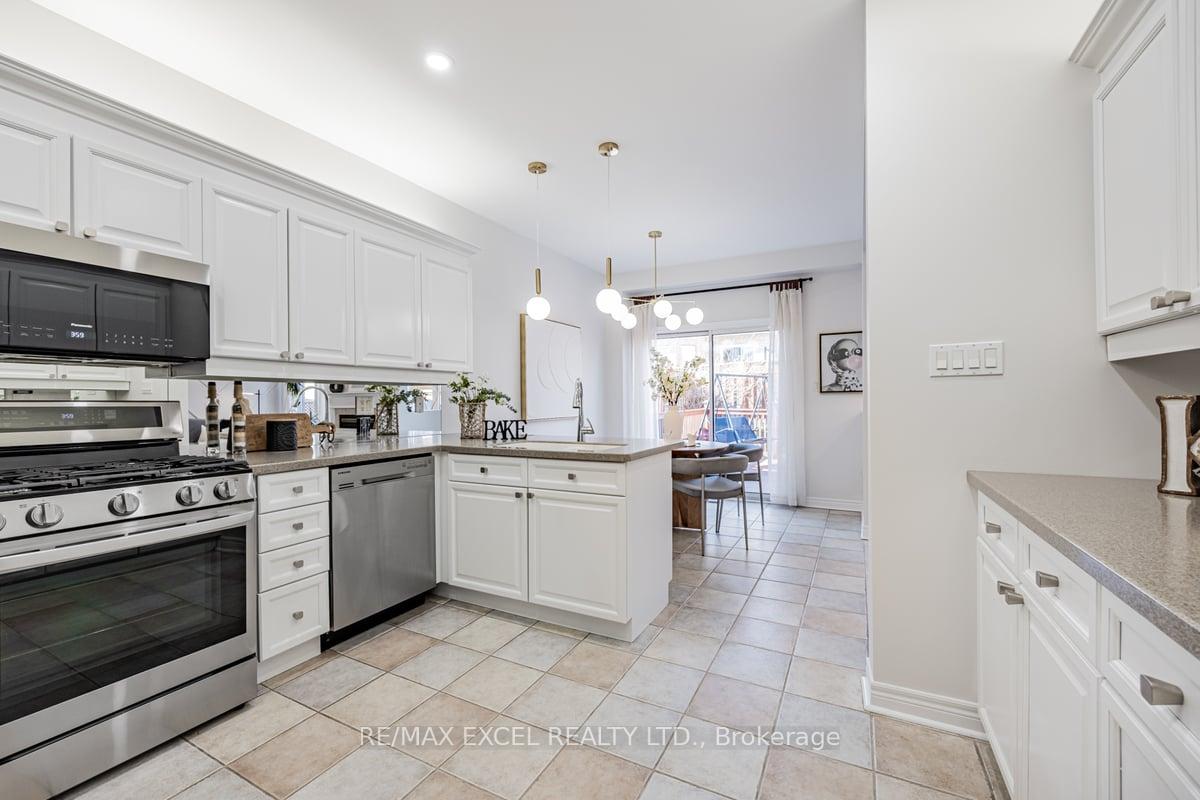 Photo 14 of 8 Weatherill Rd, Markham, Berczy — HOMEH