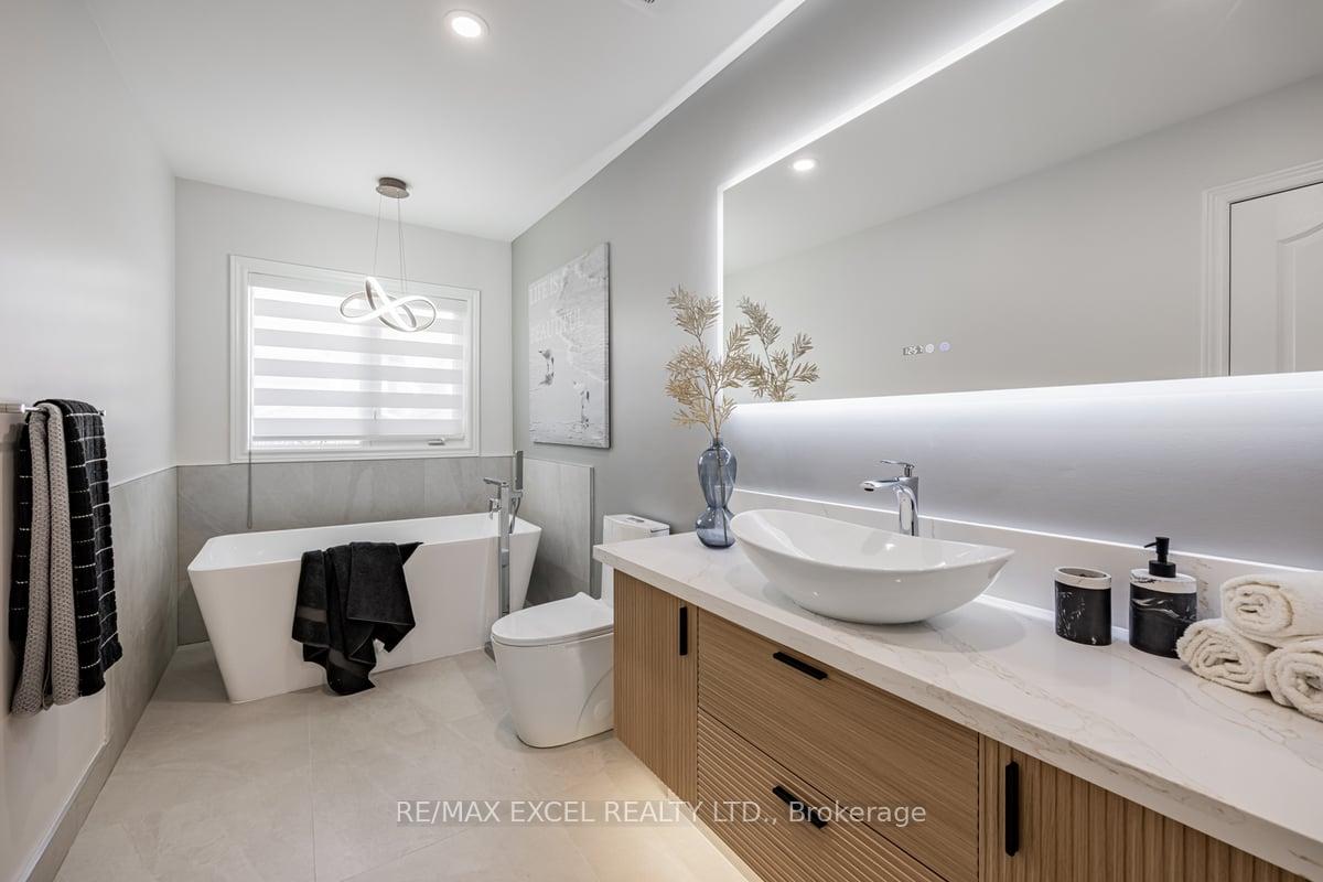 Photo 34 of 8 Weatherill Rd, Markham, Berczy — HOMEH