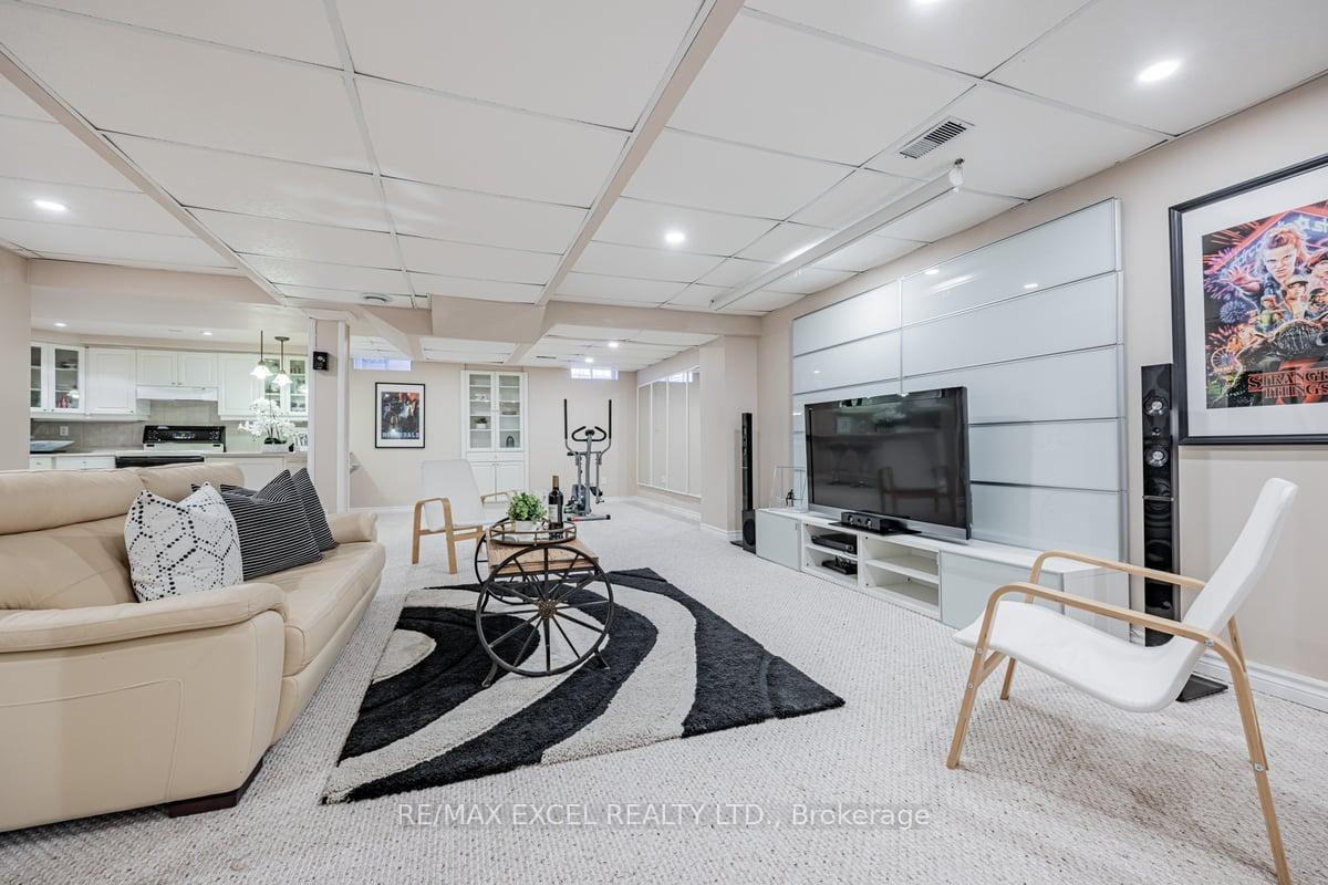 Photo 37 of 8 Weatherill Rd, Markham, Berczy — HOMEH