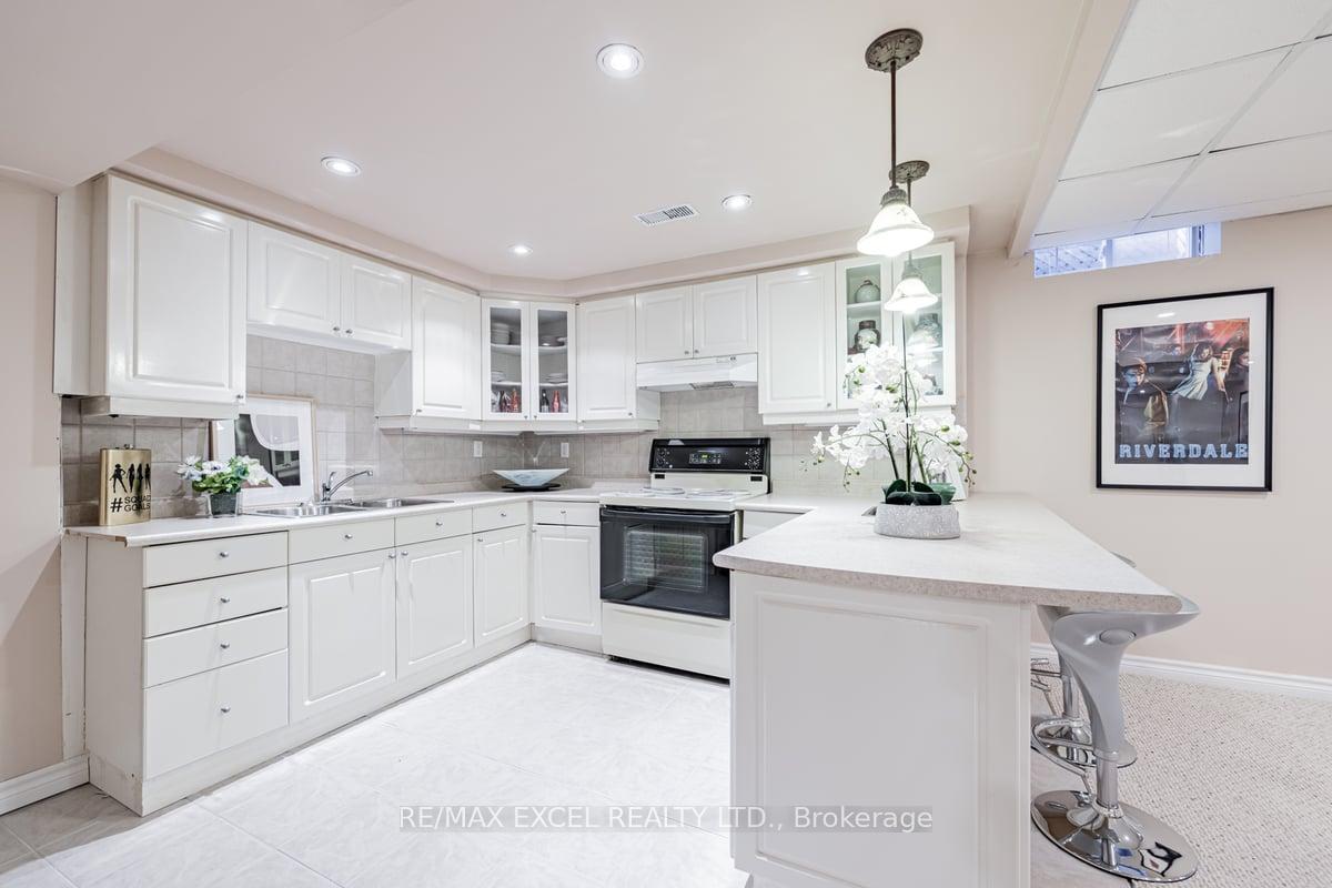 Photo 30 of 8 Weatherill Rd, Markham, Berczy — HOMEH