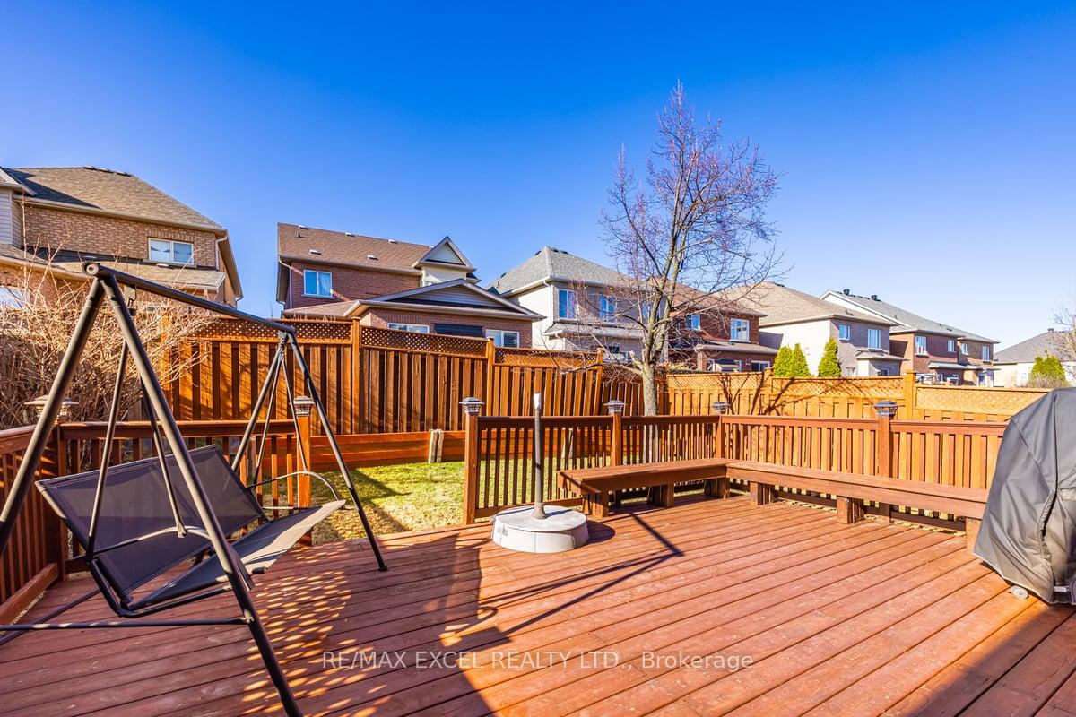 Photo 32 of 8 Weatherill Rd, Markham, Berczy — HOMEH