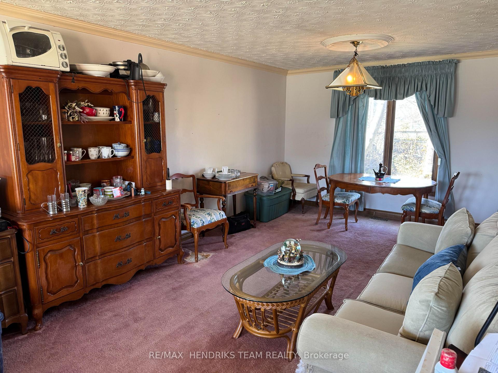 Photo 2 of 104 Sawmill Road, St. Catharines, Grapeview — HOMEH