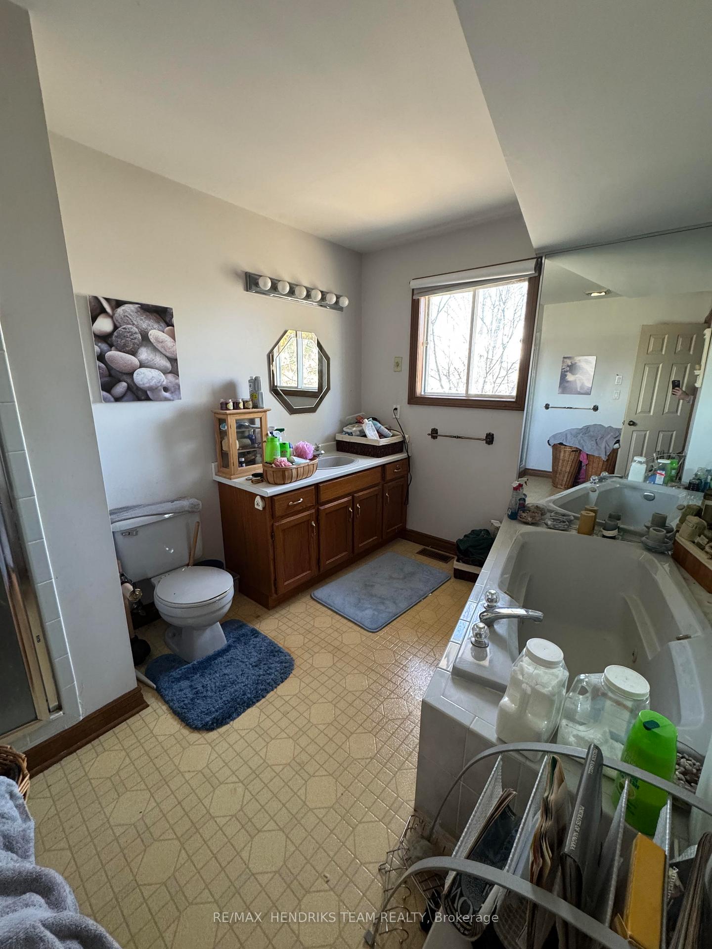 Photo 3 of 104 Sawmill Road, St. Catharines, Grapeview — HOMEH