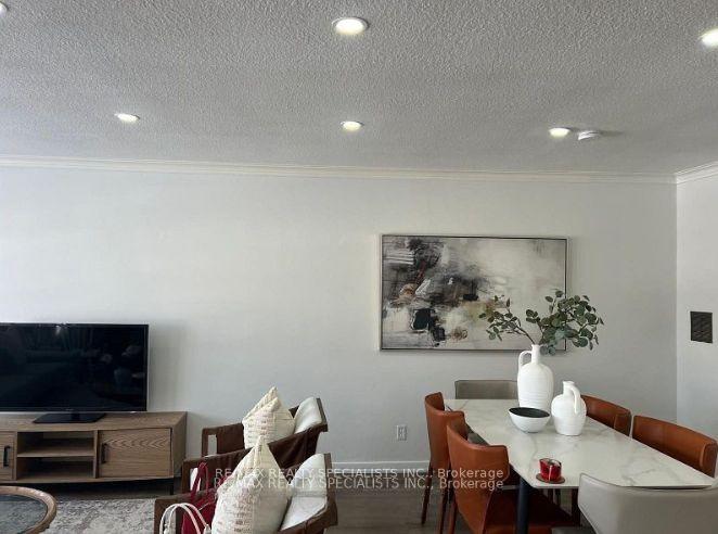 Photo 3 of 31 Sunderland Crescent, Scarborough, Woburn — HOMEH