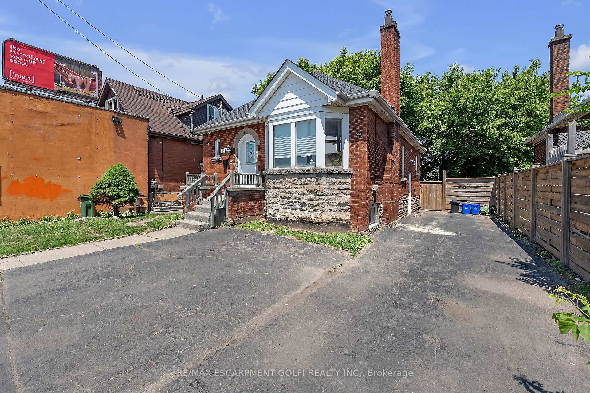 Photo 12 of 1617 Main Street E, Hamilton, Homeside — HOMEH