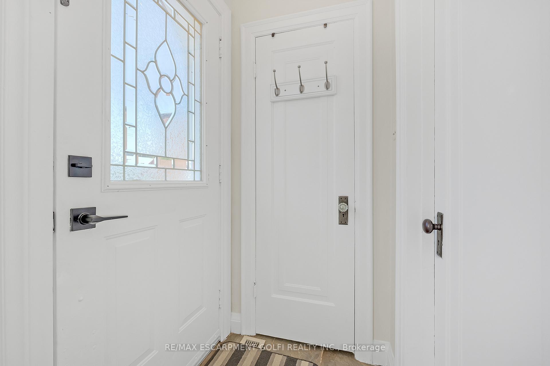 Photo 4 of 1617 Main Street E, Hamilton, Homeside — HOMEH