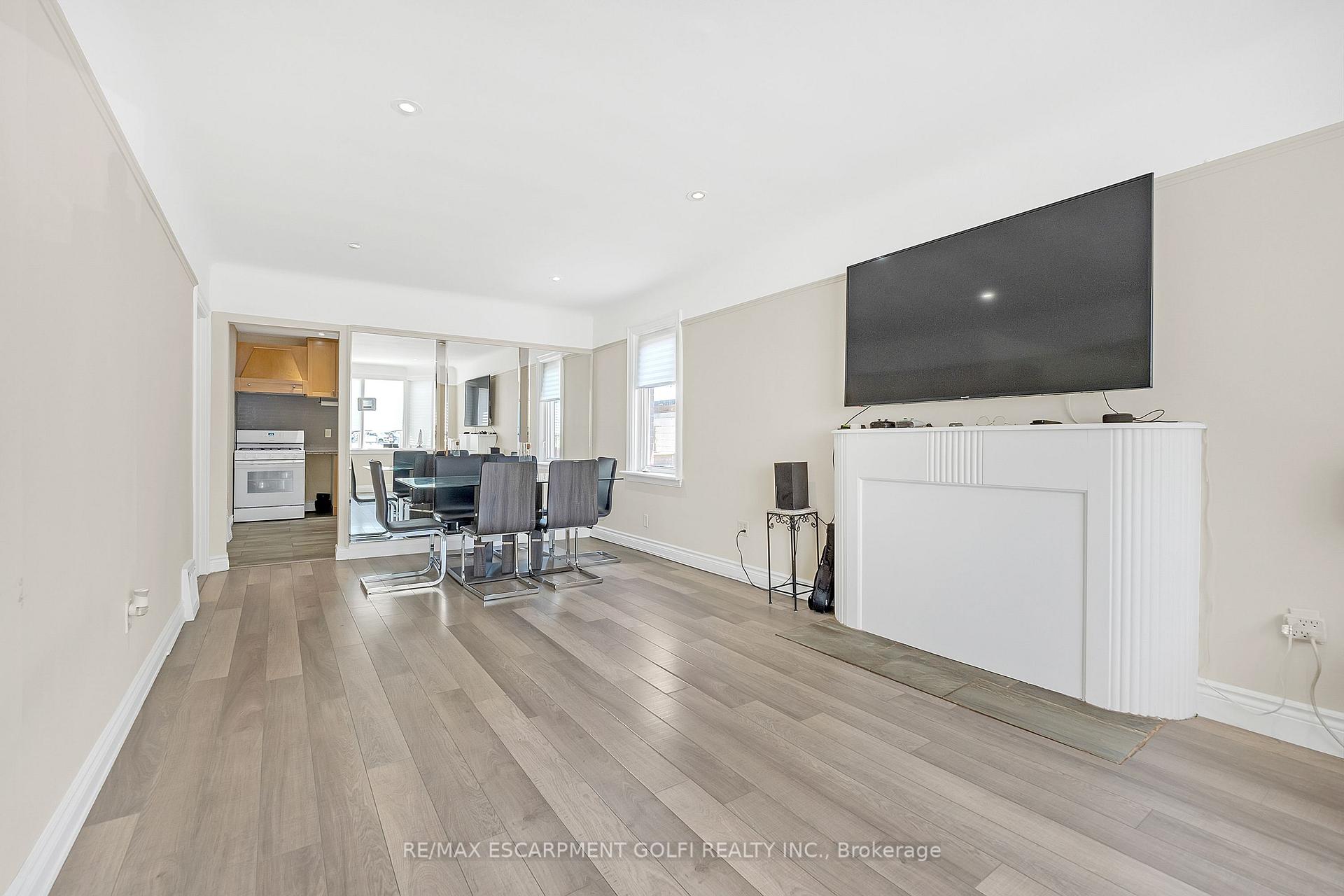 Photo 7 of 1617 Main Street E, Hamilton, Homeside — HOMEH