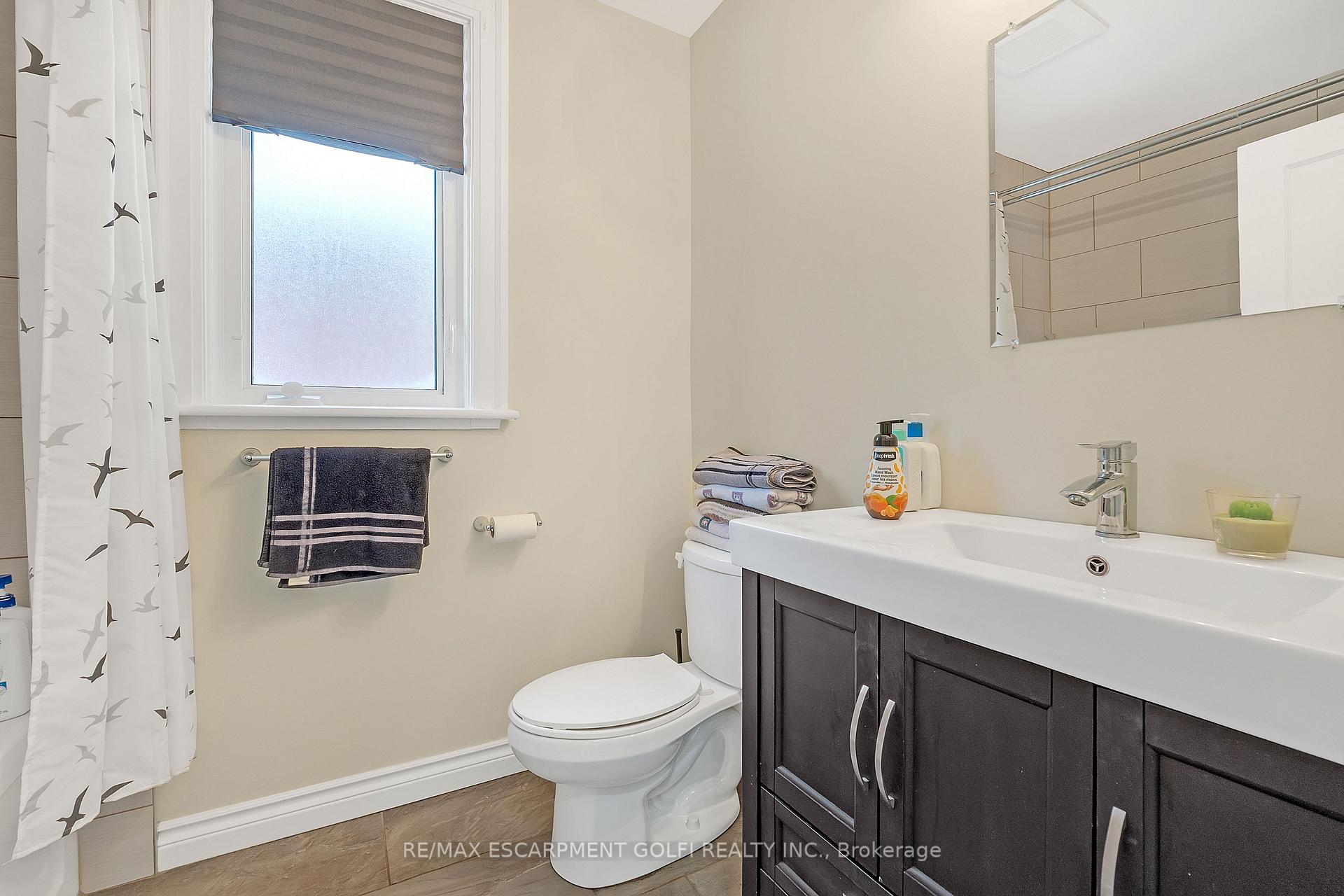 Photo 17 of 1617 Main Street E, Hamilton, Homeside — HOMEH