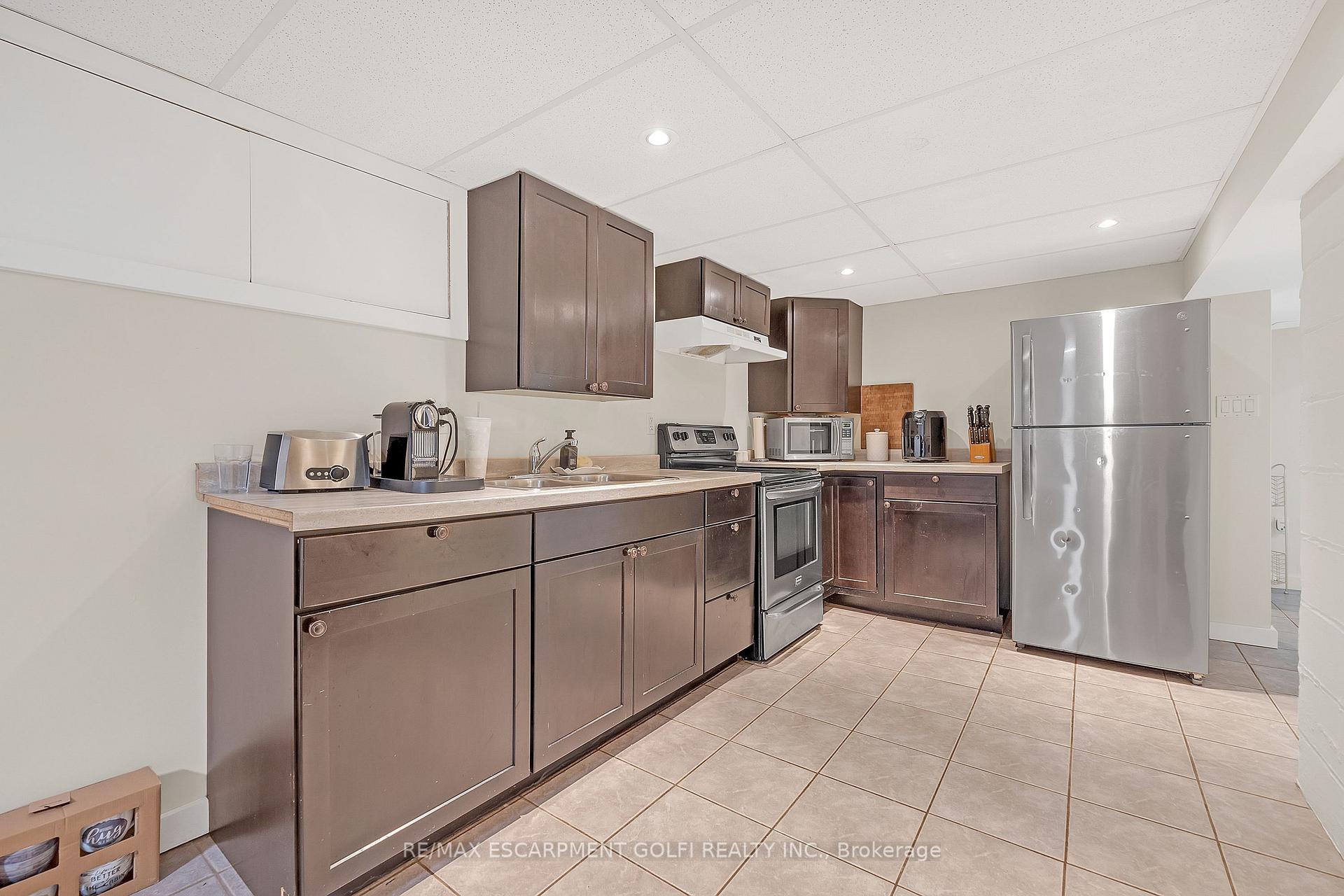 Photo 23 of 1617 Main Street E, Hamilton, Homeside — HOMEH