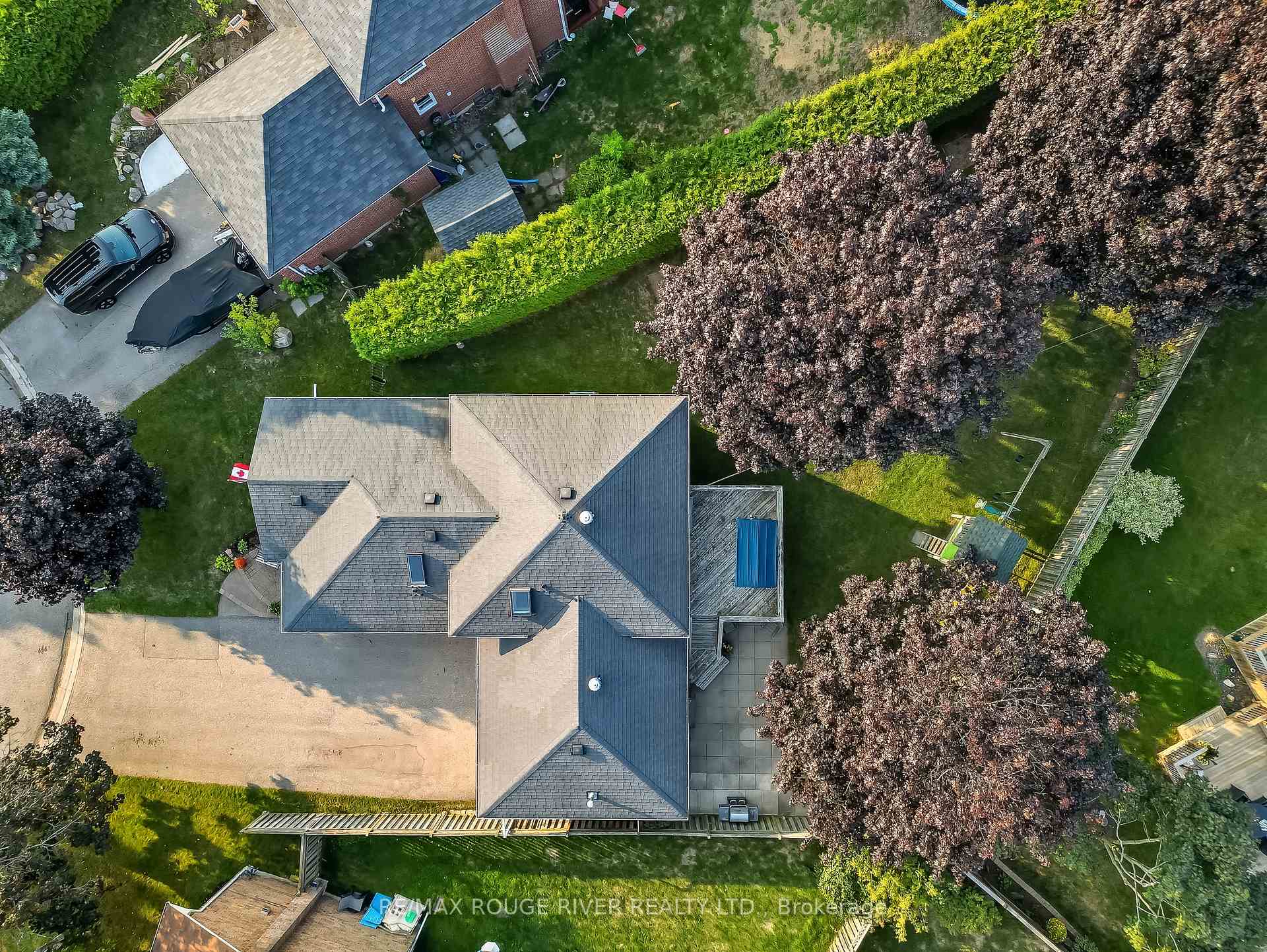 Photo 2 of 7 Vincent Court, Clarington, Newcastle — HOMEH