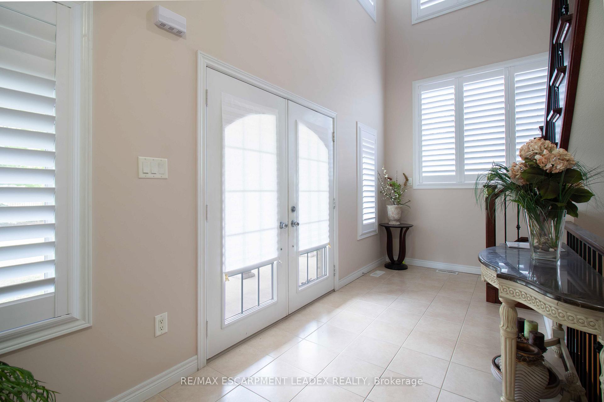 Photo 2 of Unit 30, 441 Stonehenge Drive, Hamilton, Ancaster — HOMEH