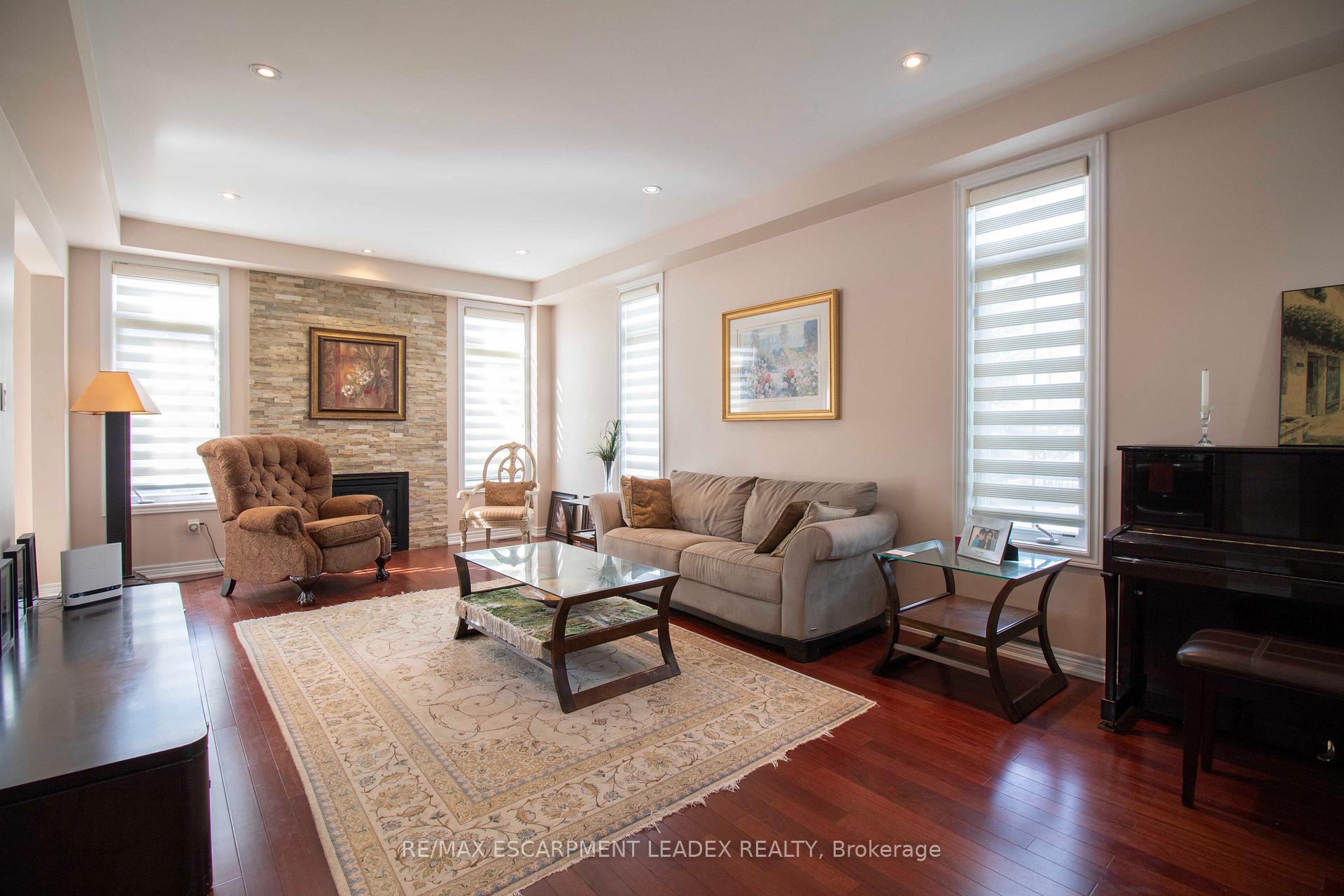 Photo 3 of Unit 30, 441 Stonehenge Drive, Hamilton, Ancaster — HOMEH