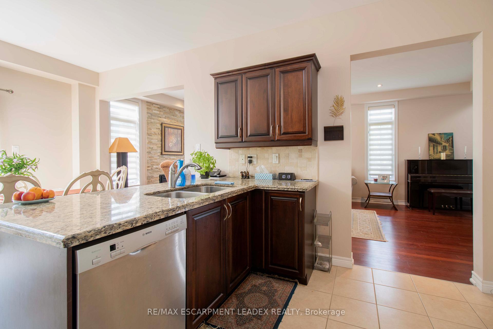 Photo 6 of Unit 30, 441 Stonehenge Drive, Hamilton, Ancaster — HOMEH