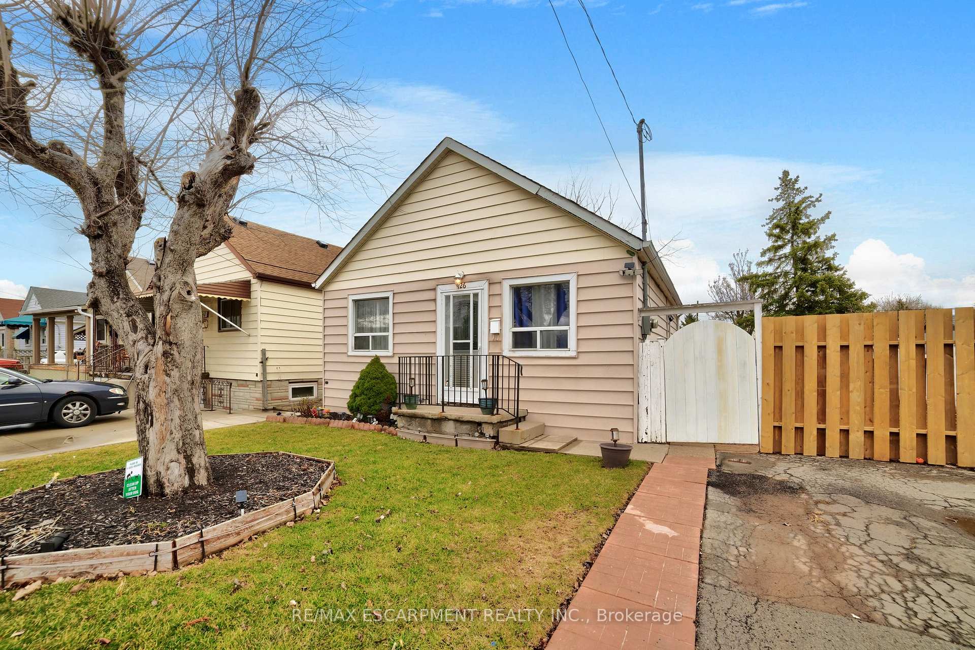 Photo 2 of 426 Waverly Street, Hamilton, McQuesten — HOMEH