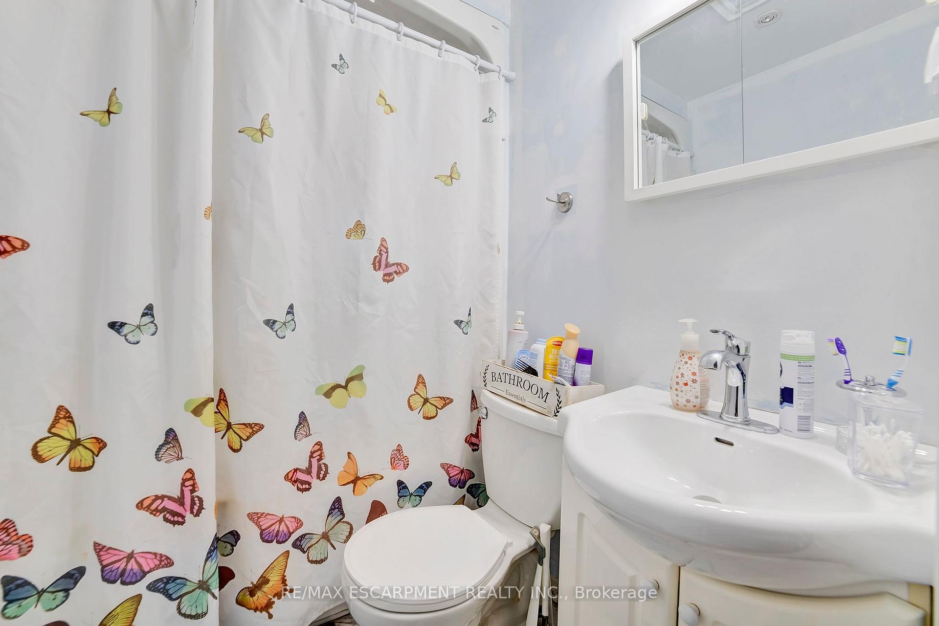 Photo 7 of 426 Waverly Street, Hamilton, McQuesten — HOMEH