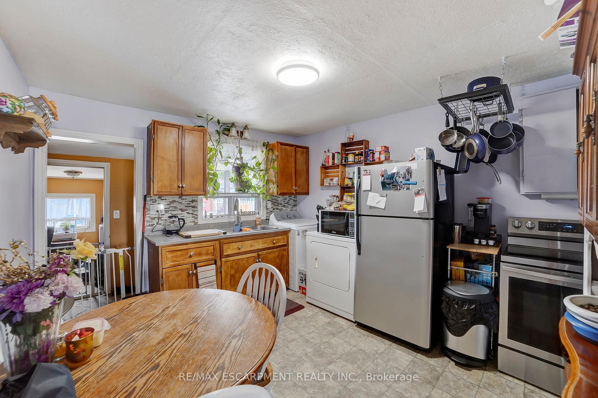 Photo 9 of 426 Waverly Street, Hamilton, McQuesten — HOMEH