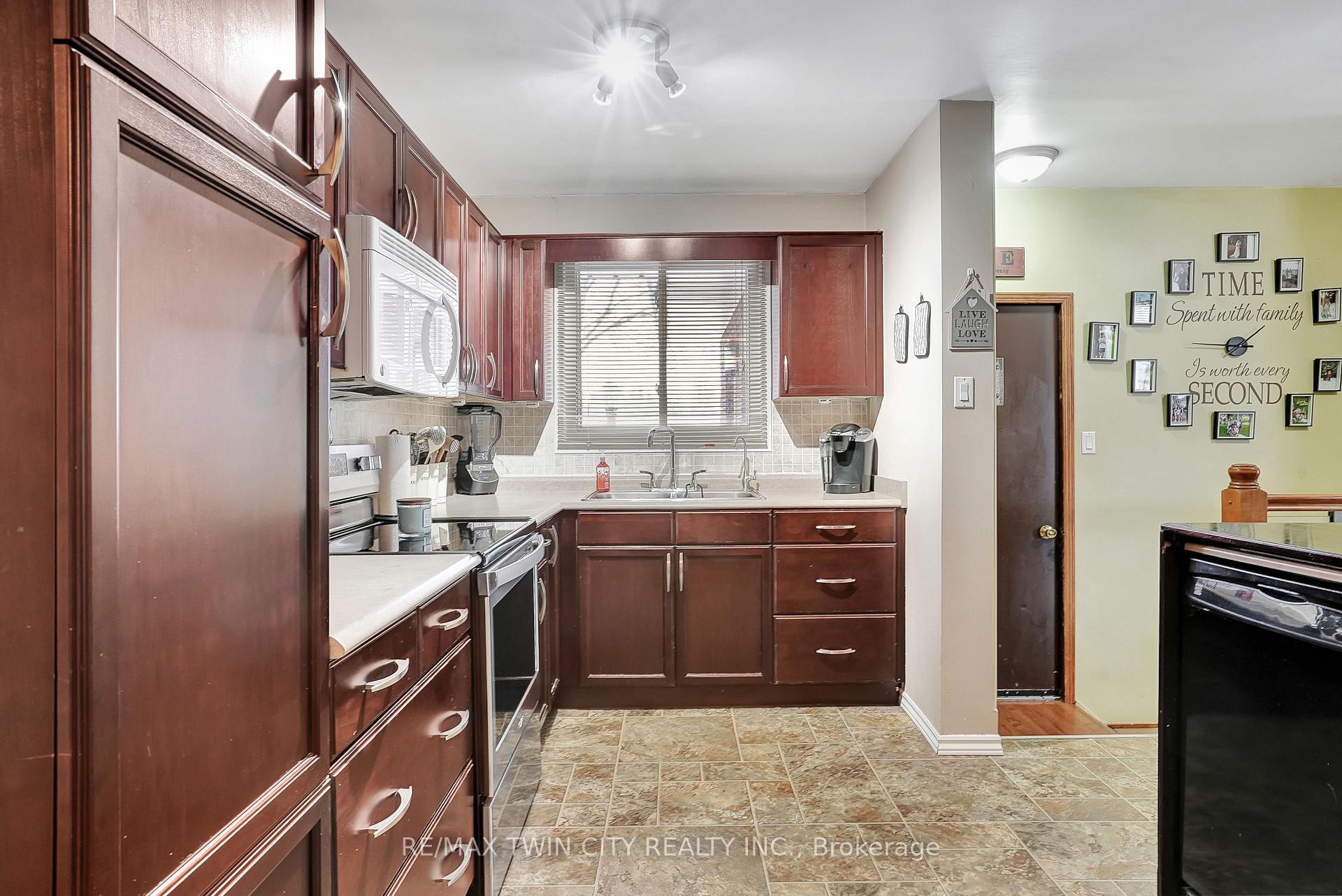Photo 5 of 46 Maple Street, Wellesley — HOMEH