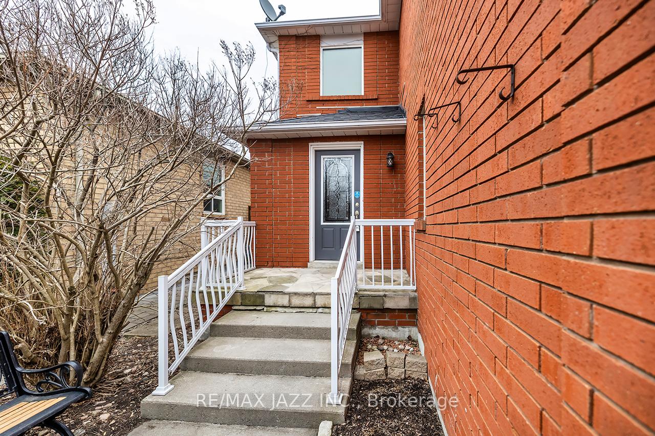 Photo 6 of 1543 Fieldgate Drive, Oshawa, Samac — HOMEH