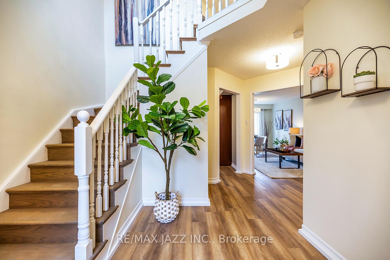 Photo 5 of 1543 Fieldgate Drive, Oshawa, Samac — HOMEH