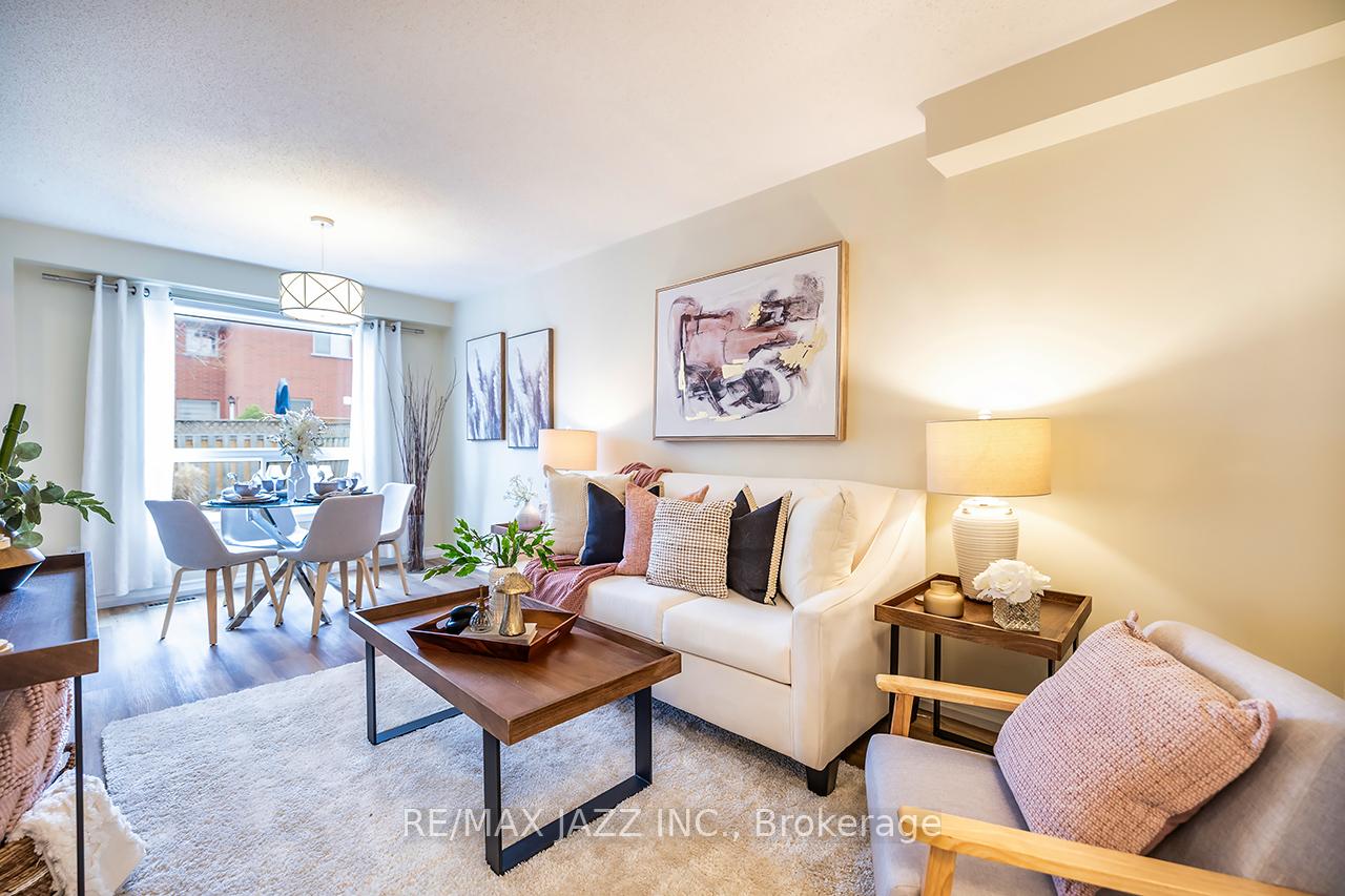 Photo 3 of 1543 Fieldgate Drive, Oshawa, Samac — HOMEH
