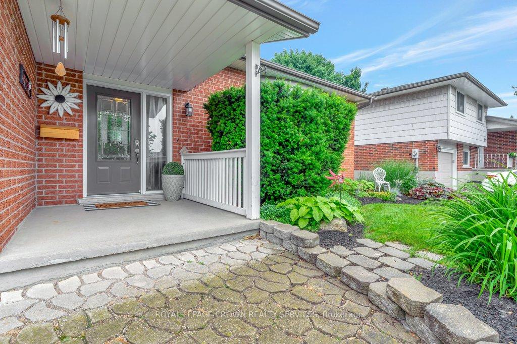 Photo 3 of 6 Meadow Crescent, Guelph, Willow West/Sugarbush/West Acres — HOMEH