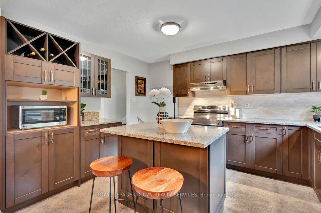 Photo 9 of 6 Meadow Crescent, Guelph, Willow West/Sugarbush/West Acres — HOMEH