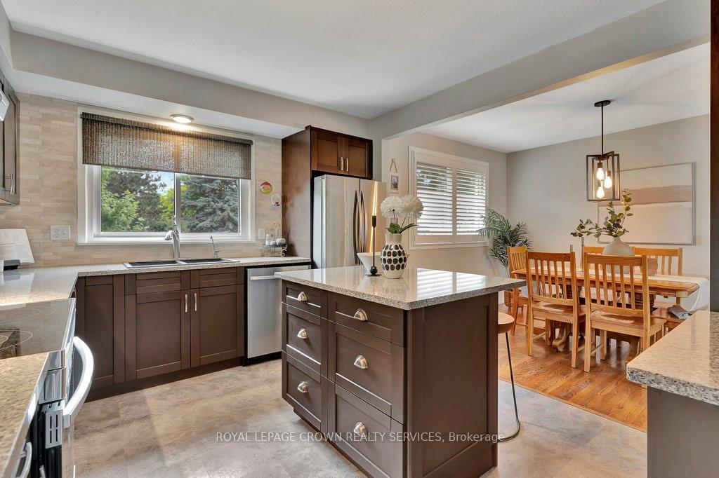 Photo 10 of 6 Meadow Crescent, Guelph, Willow West/Sugarbush/West Acres — HOMEH
