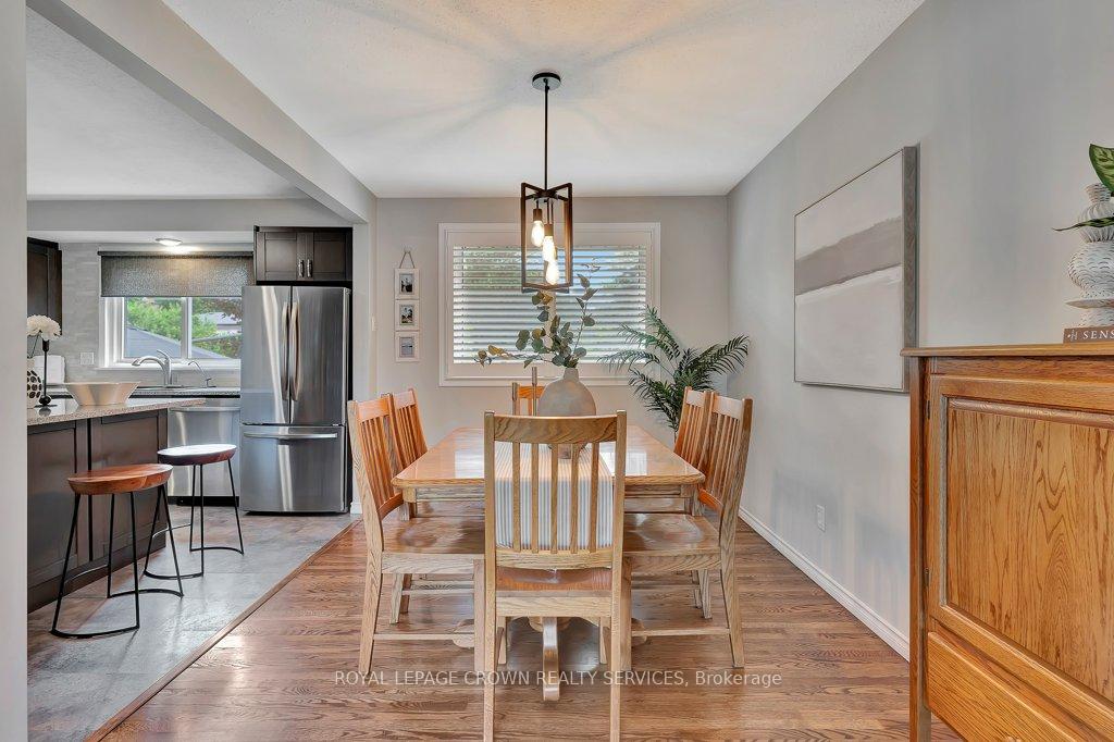 Photo 11 of 6 Meadow Crescent, Guelph, Willow West/Sugarbush/West Acres — HOMEH
