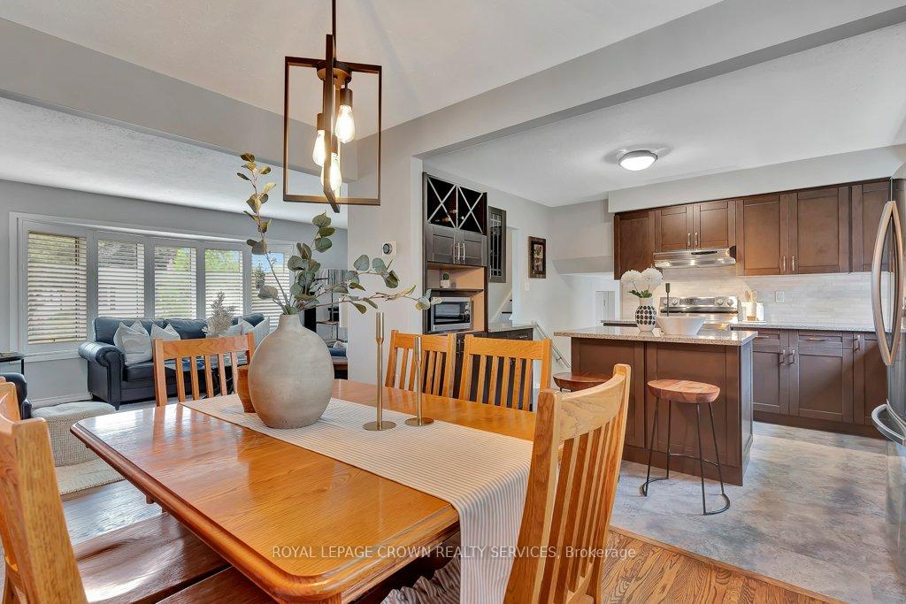 Photo 12 of 6 Meadow Crescent, Guelph, Willow West/Sugarbush/West Acres — HOMEH
