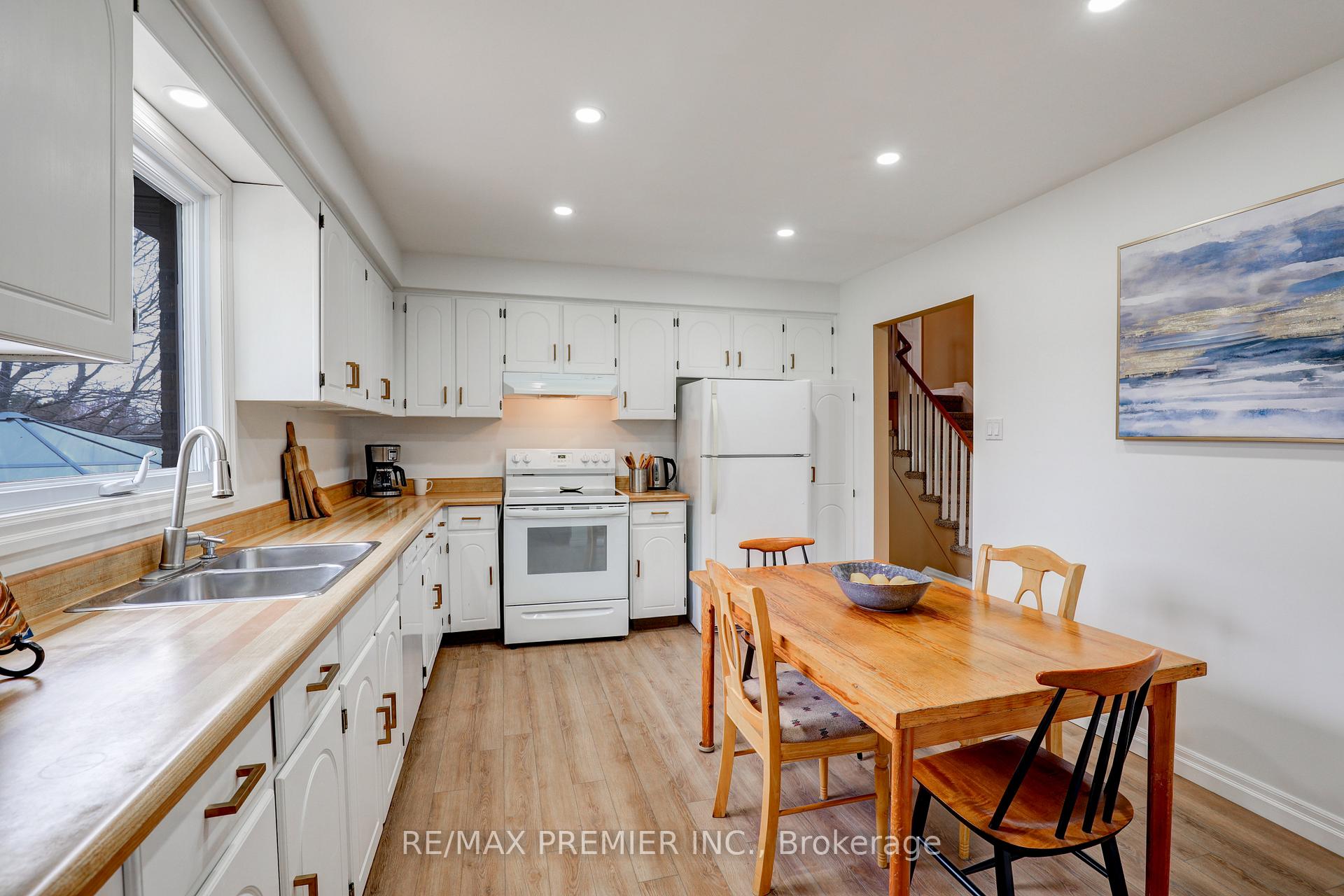 Photo 6 of 2 Norton Drive, Uxbridge, Rural Uxbridge — HOMEH