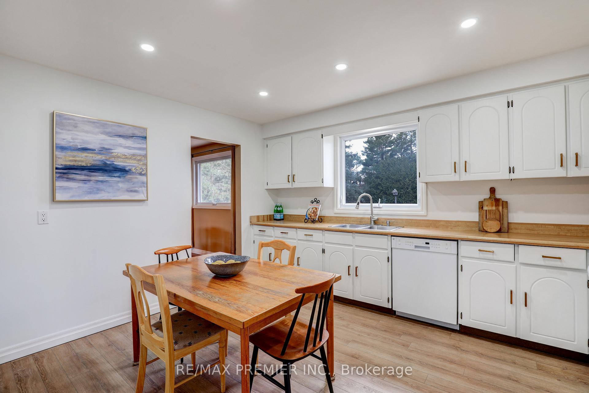 Photo 5 of 2 Norton Drive, Uxbridge, Rural Uxbridge — HOMEH