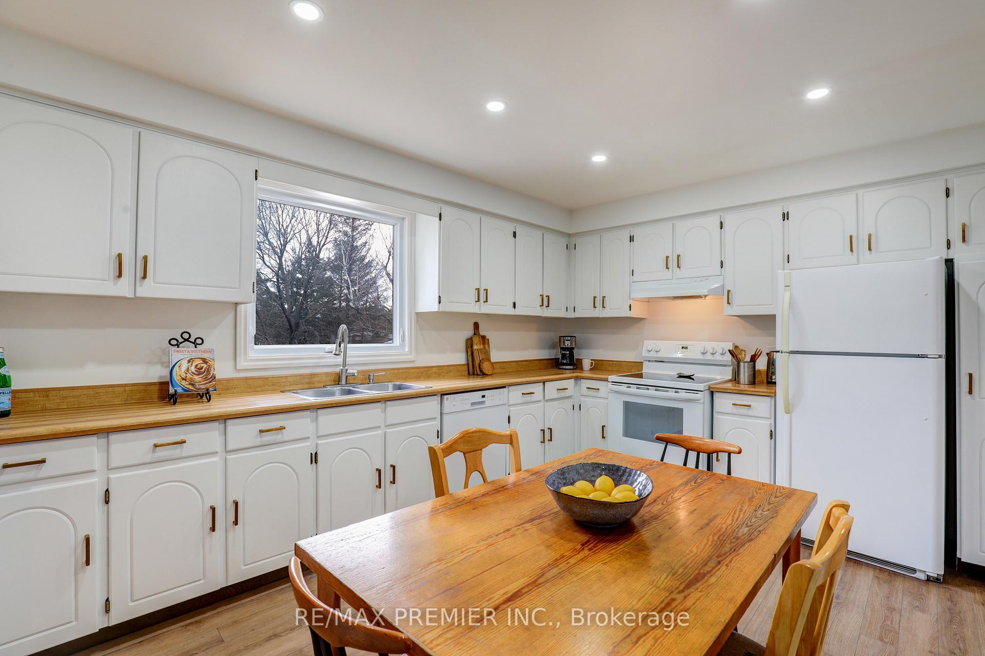 Photo 9 of 2 Norton Drive, Uxbridge, Rural Uxbridge — HOMEH