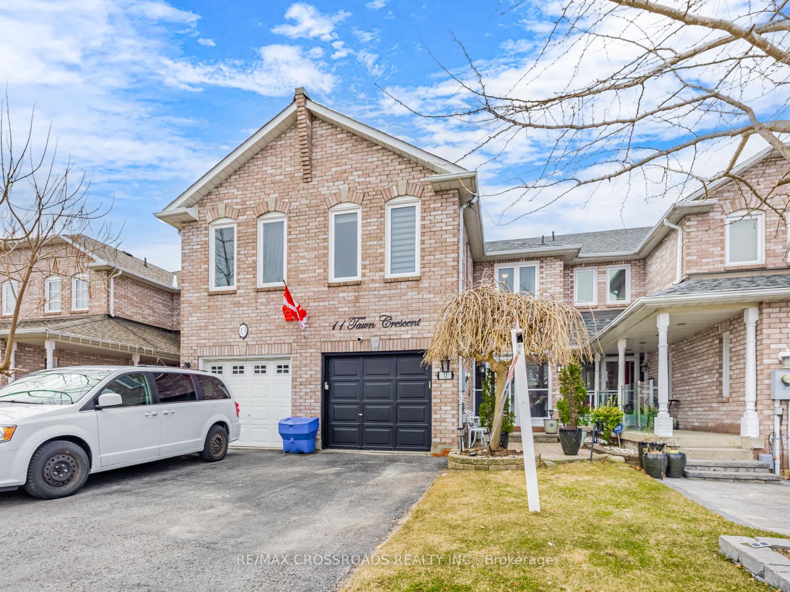 Photo 4 of 11 Tawn Crescent, Ajax, Central — HOMEH