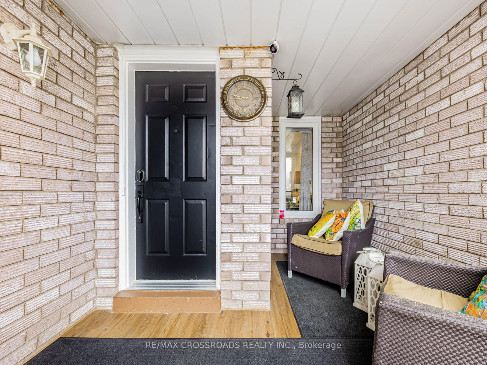 Photo 2 of 11 Tawn Crescent, Ajax, Central — HOMEH