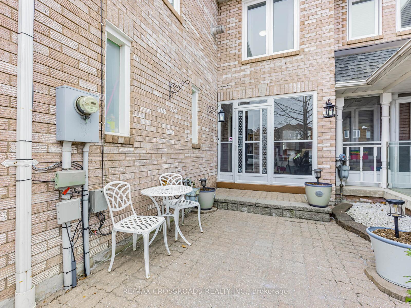 Photo 8 of 11 Tawn Crescent, Ajax, Central — HOMEH