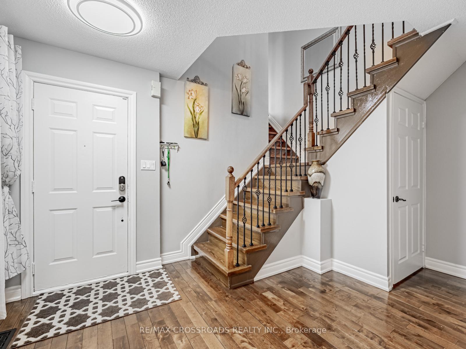 Photo 9 of 11 Tawn Crescent, Ajax, Central — HOMEH