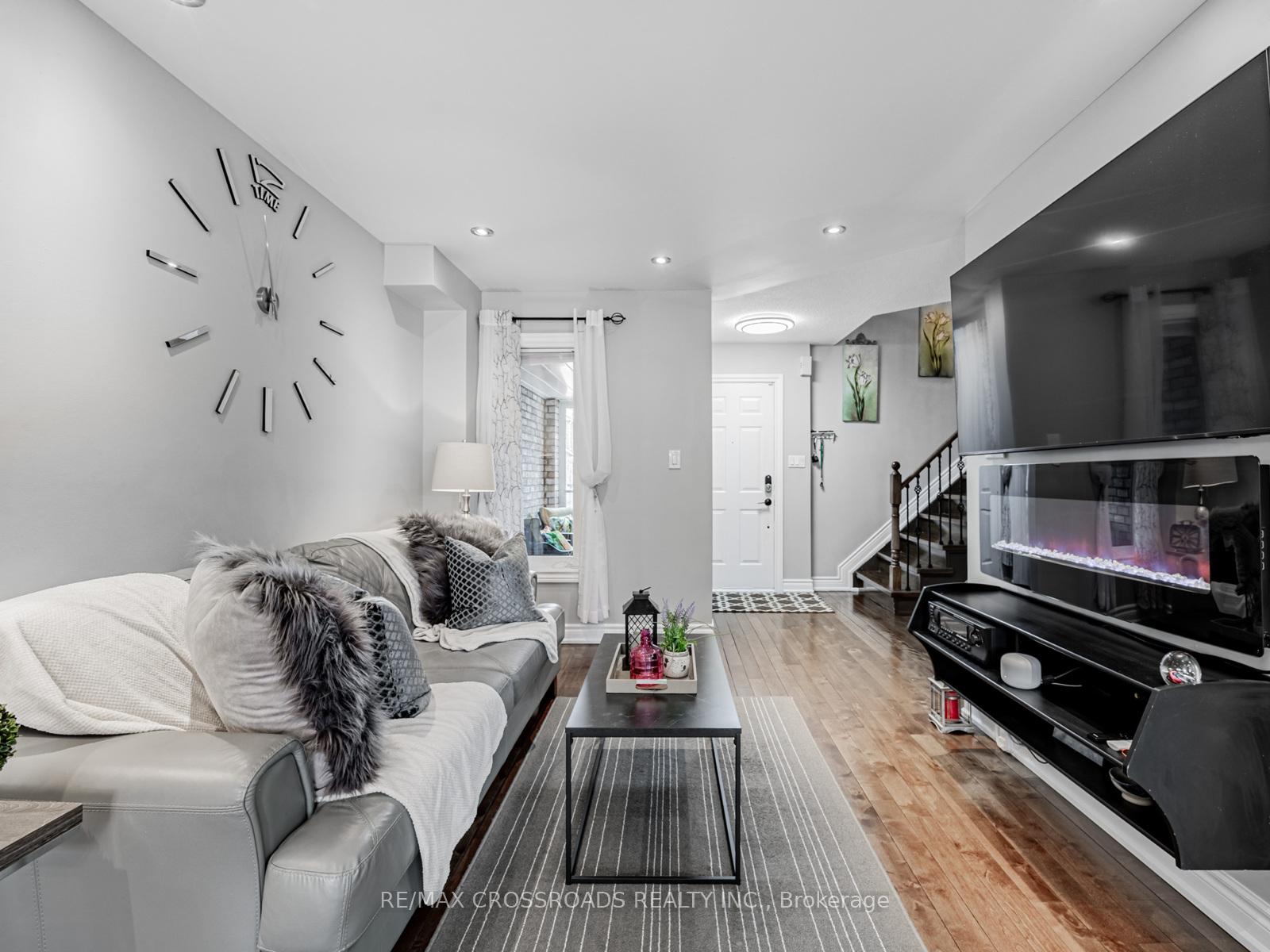 Photo 3 of 11 Tawn Crescent, Ajax, Central — HOMEH