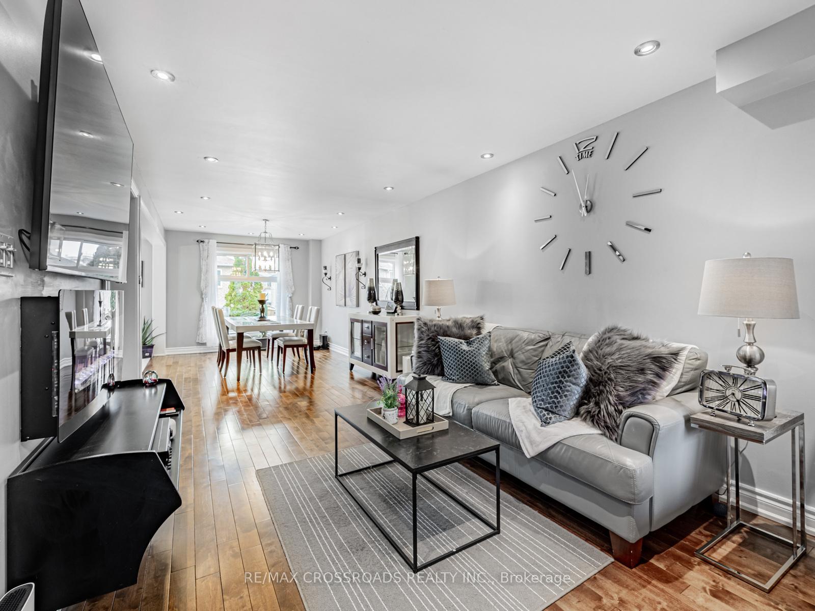 Photo 7 of 11 Tawn Crescent, Ajax, Central — HOMEH