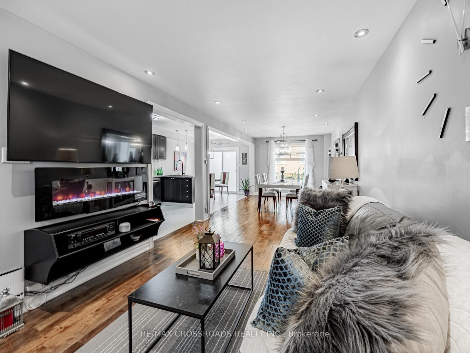 Photo 10 of 11 Tawn Crescent, Ajax, Central — HOMEH