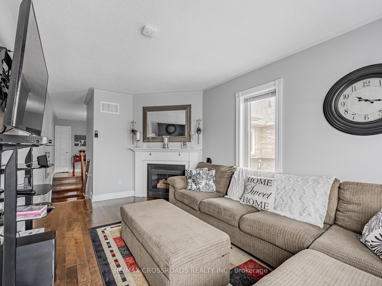Photo 16 of 11 Tawn Crescent, Ajax, Central — HOMEH