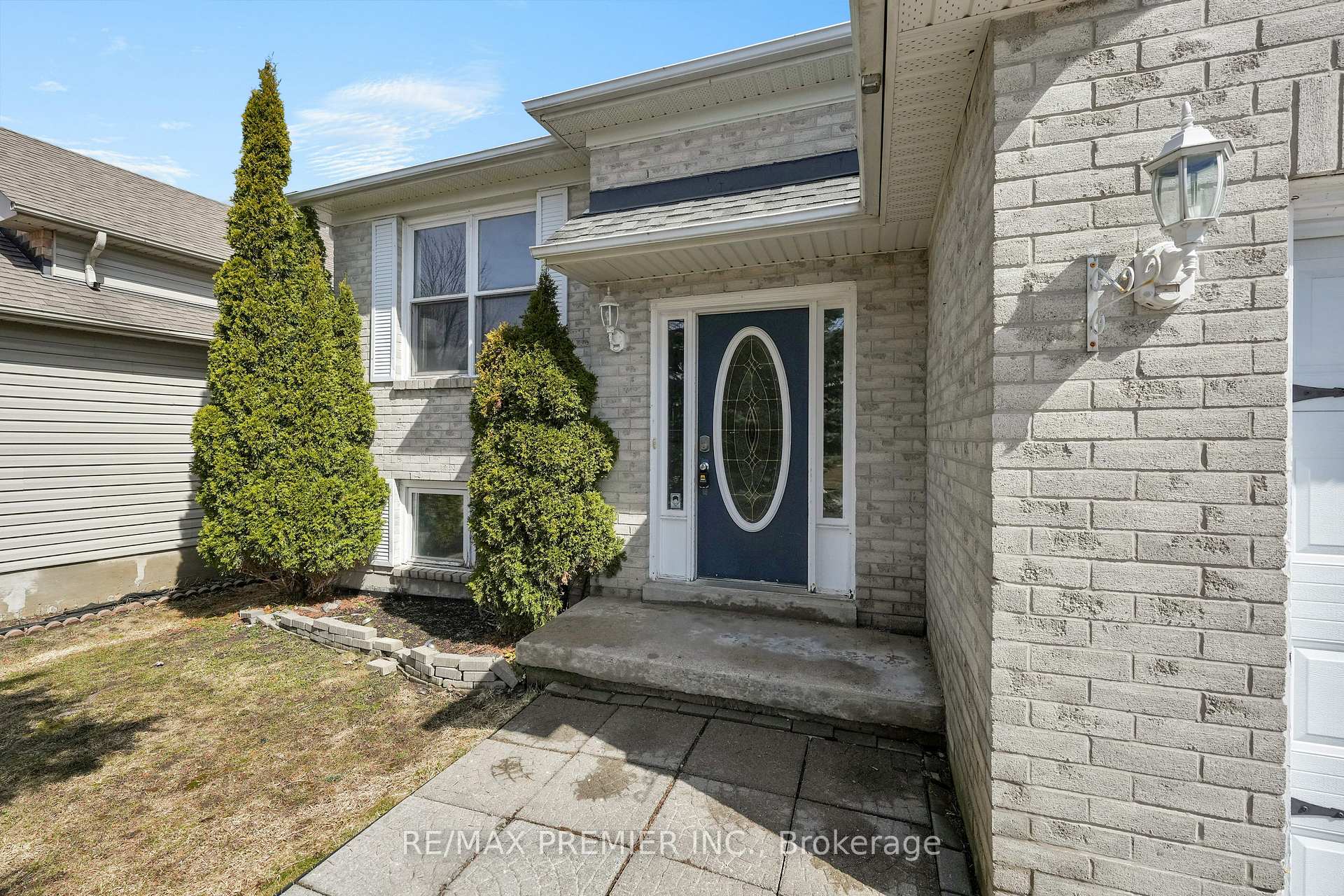 Photo 3 of 91 Leggott Avenue, Barrie, Painswick North — HOMEH