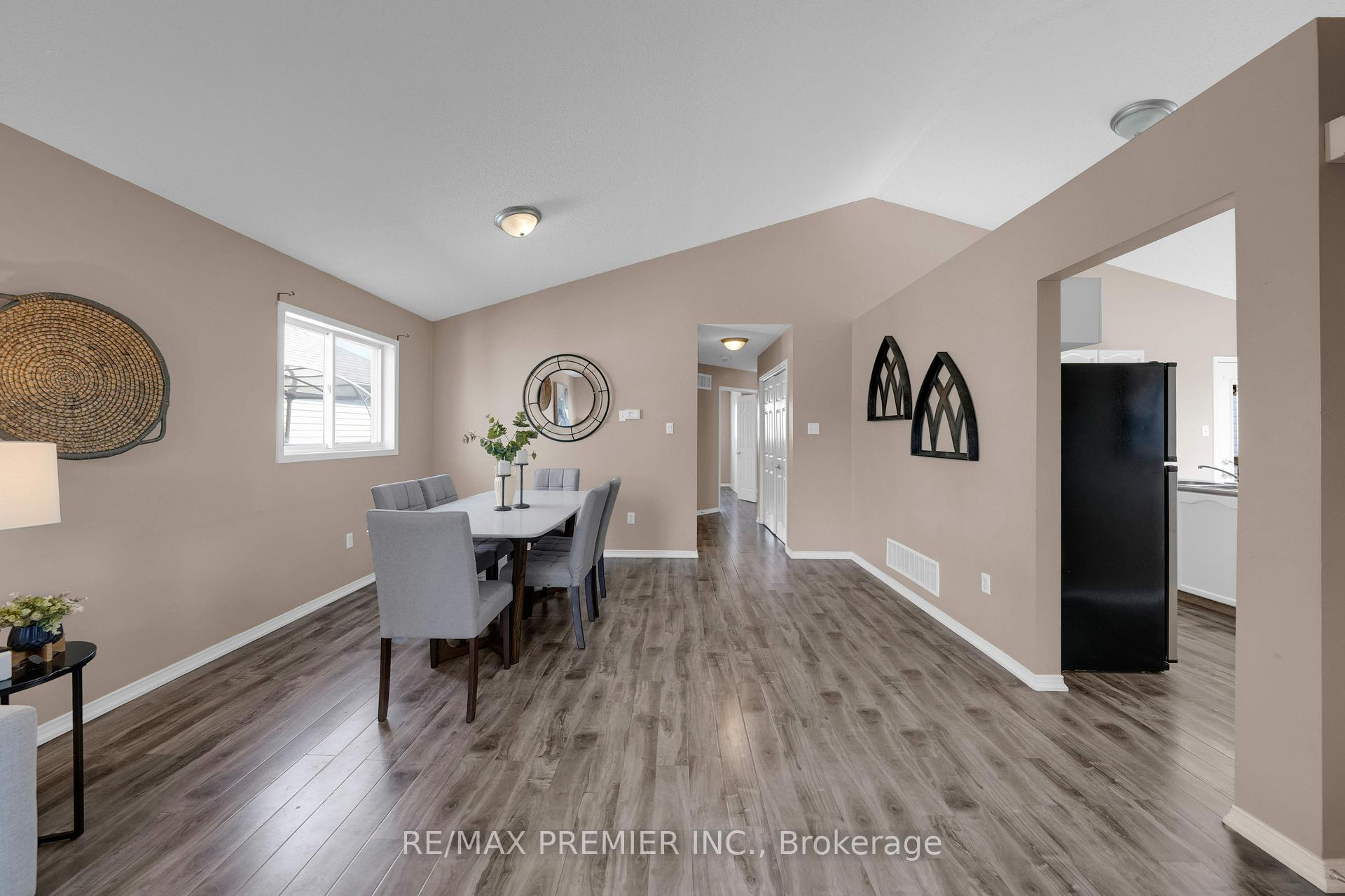 Photo 7 of 91 Leggott Avenue, Barrie, Painswick North — HOMEH
