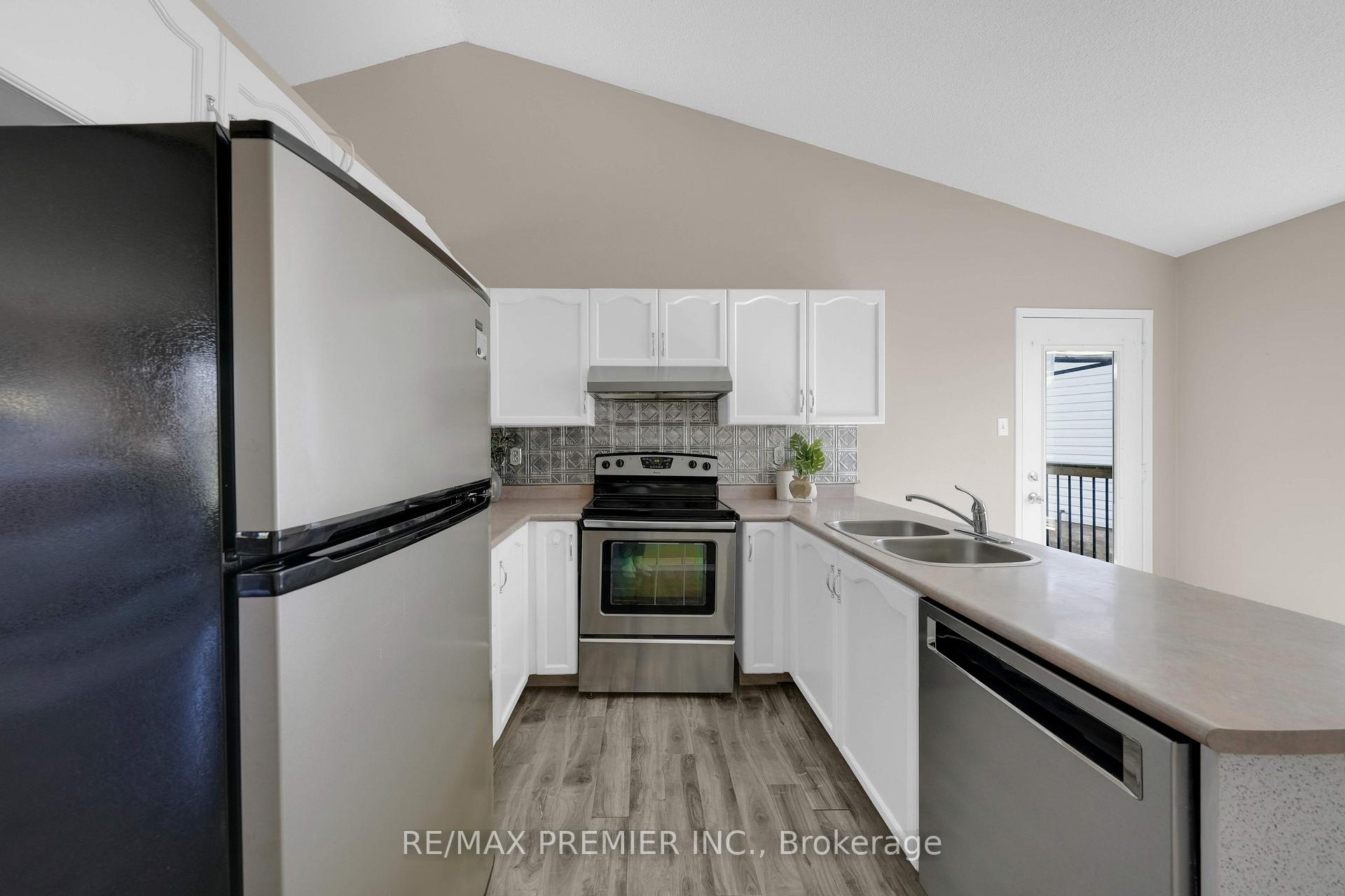 Photo 12 of 91 Leggott Avenue, Barrie, Painswick North — HOMEH