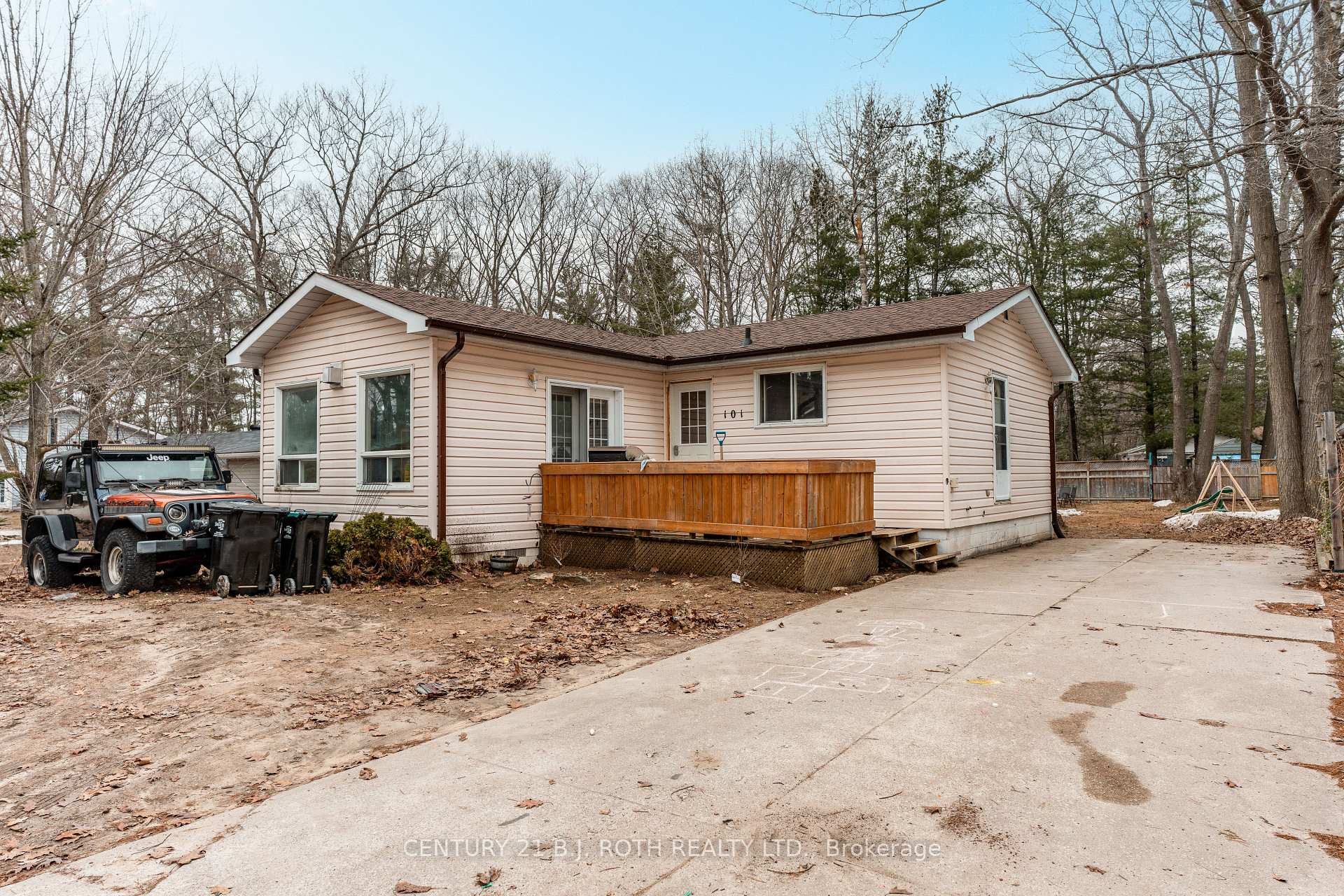 Photo 4 of 101 Melrose Avenue, Wasaga Beach — HOMEH