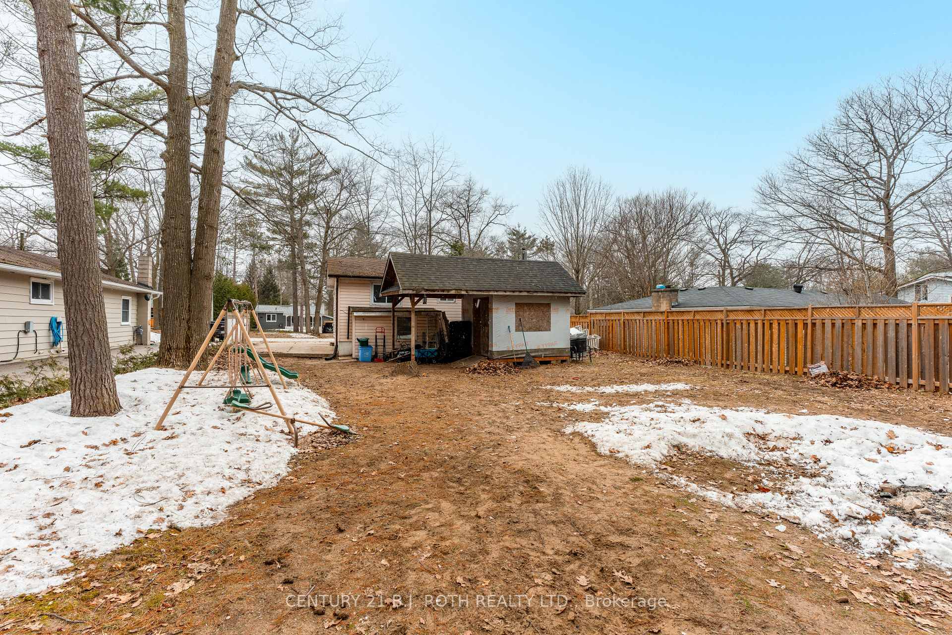 Photo 6 of 101 Melrose Avenue, Wasaga Beach — HOMEH