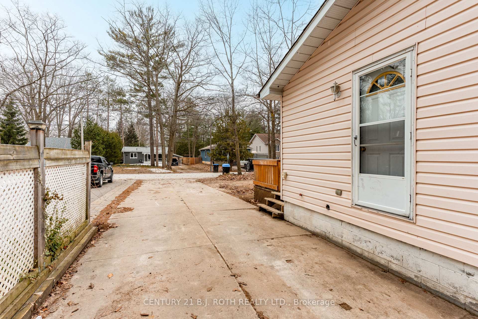 Photo 8 of 101 Melrose Avenue, Wasaga Beach — HOMEH